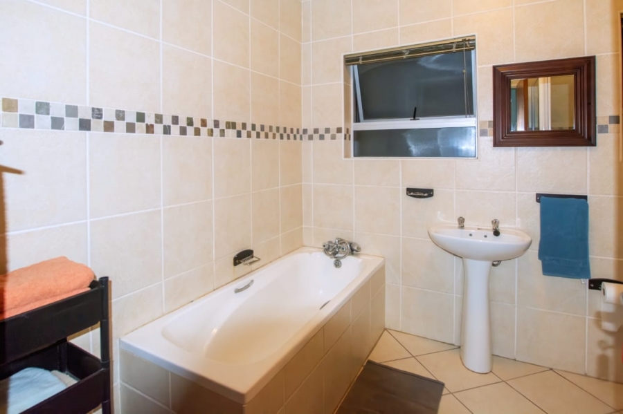 4 Bedroom Property for Sale in Kabeljauws Eastern Cape